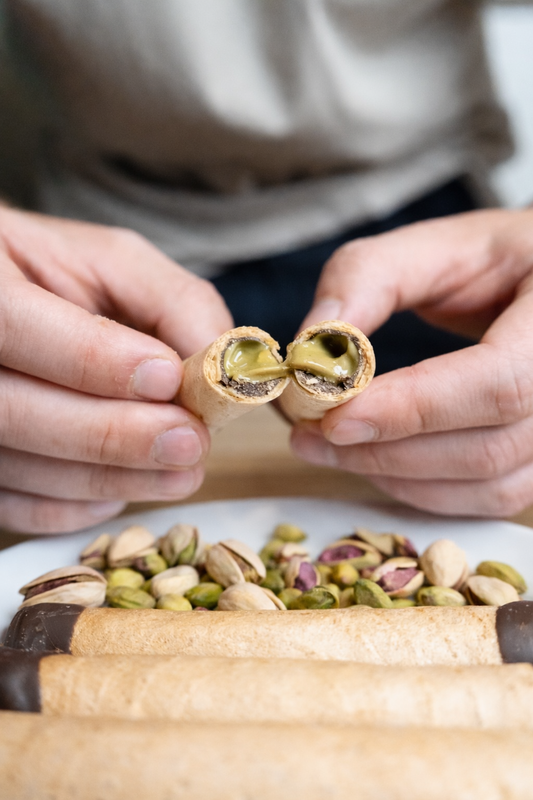 Barquillos Medianos Rellenos de Pistacho 💚 - 4 unidades